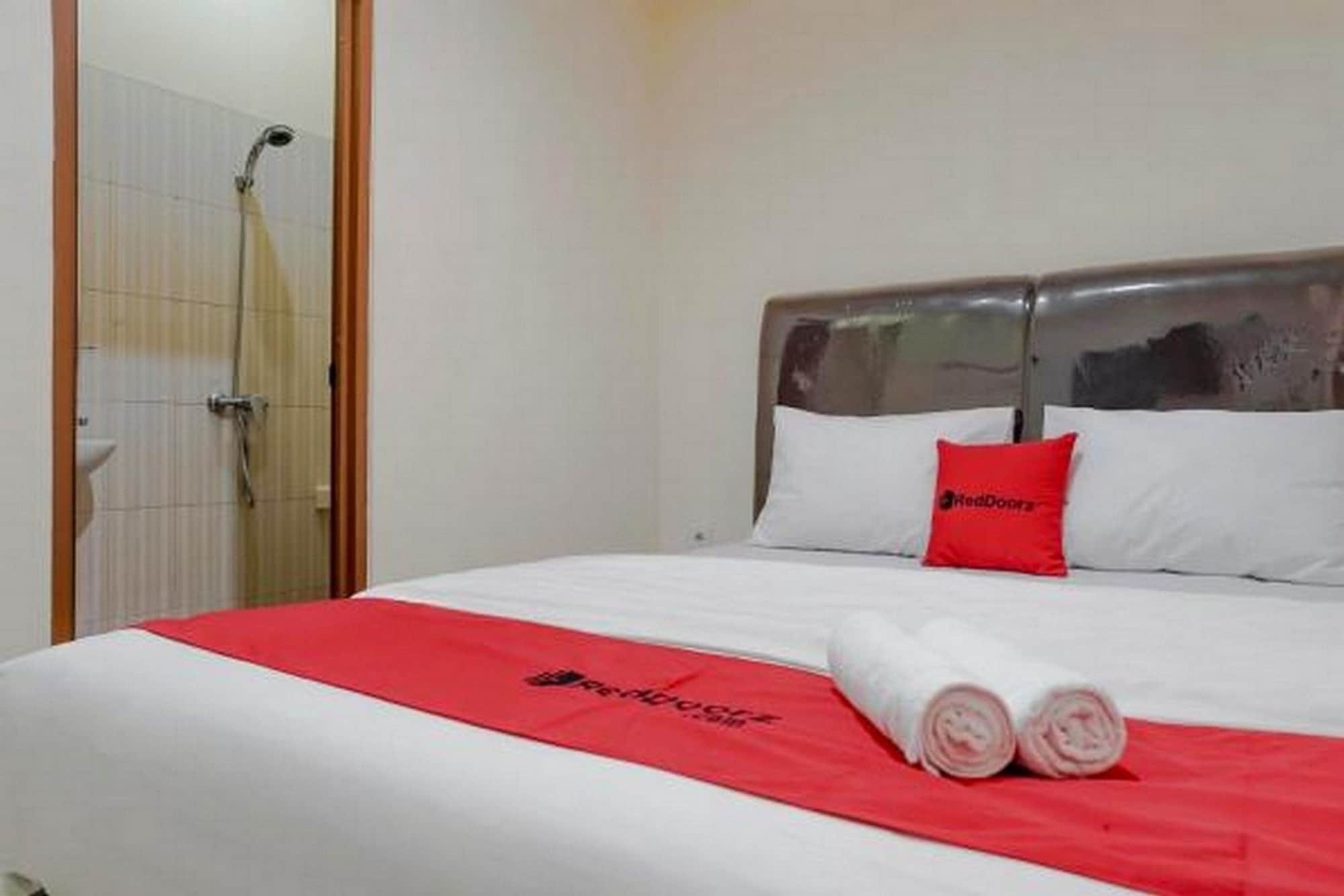 Reddoorz @ Jalan Biak Roxy Jakarta Ngoại thất bức ảnh